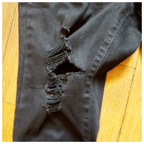 3/$30 Black High Rise Distressed Skinny Jeans - Picture 2 of 6